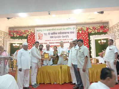 Ma.mukhyamantri Sva.vasanta Dada Patila Smrti Puraskara Svikara Karatana